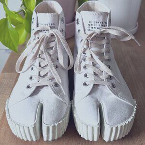 EUC Maison Margiela white high top canvas tabi toe sneaker sz 41